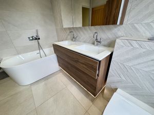 Family Bathroom- click for photo gallery